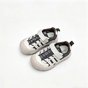Zapatillas de malla transpirable para niños con puntera cerrada y velcro