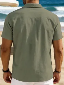 Vue arrière d'une chemise vintage pour homme en coton et lin vert olive à manches courtes