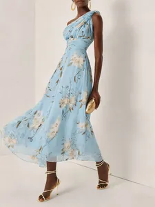 Élégante robe mi-longue fleurie en mousseline bleue à une épaule, style trapèze