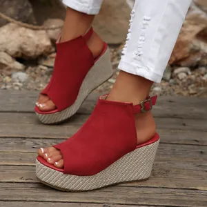 Rote Damen Keilsandaletten mit hohem Absatz und modischem Peep-Toe-Design für den Sommer