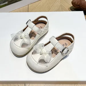 Elegant white baby girl walker sandals with delicate bowknot and pearl design