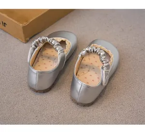 Chaussures Mary Jane argentées pour fille avec bride plissée et bordure en dentelle