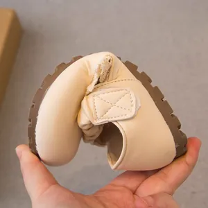 Chaussures souples en cuir crème pour filles avec semelle flexible