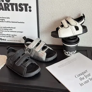 Trendige römische Kindersandalen im koreanischen Stil in Schwarz, Weiß und Silber