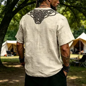 Vue détaillée du dos d'un t-shirt respirant en lin pour homme avec imprimé nœud celtique