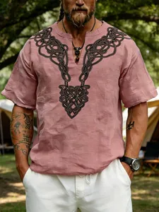 T-shirt da uomo in lino rosa antico con stampa a nodo celtico e scollo a V