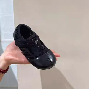 Eleganti ballerine Mary Jane in rete nera per bambina con design Tabi e suola morbida