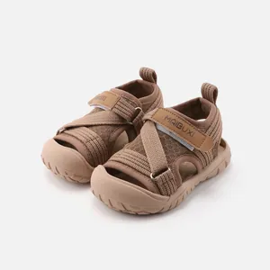 Breathable brown mesh children's sandals with closed-toe anti-collision design