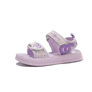 Adorables sandalias moradas transpirables para niña con corazones y prácticos cierres de velcro.