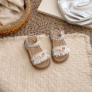 Sandali bambina stile coreano argento con cinturini di perle e dettagli orsetto pizzo