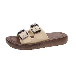 Modische Damen-Plateauluftschuhe mit herzförmigen Strasssteinen und doppelten Schnallen.