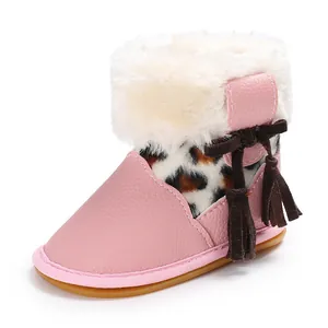 Rosa Baby-Lernlaufschuhe mit Leopardenmuster, weißem Kunstfell und rutschfester Gummisohle