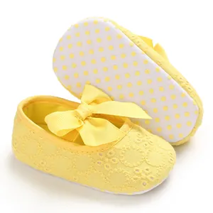 Chaussures bébé en dentelle jaune avec nœud ruban et semelle souple antidérapante
