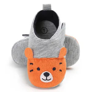 Chaussures de marche grises pour bébé avec tigre orange et semelles souples antidérapantes