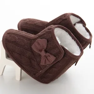 Gemütliche braune Strick-Babystiefel mit Schleife und weichem Kunstfellfutter für Kleinkinder