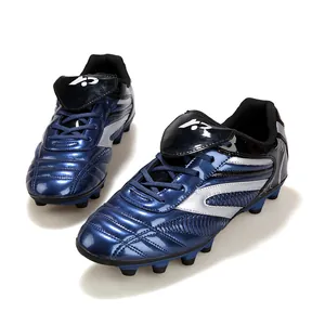 Vue détaillée des chaussures de football bleues pour enfants pour entraînement pro