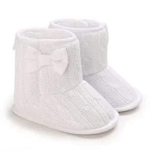 Weiße gestrickte Baby-Winterstiefel mit weicher Sohle und Schleife für Kleinkinder