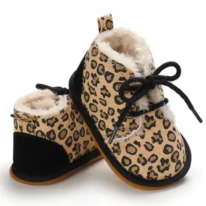Gemütliche Baby-Laufschuhe mit Leopardenmuster, dickem Kunstfellfutter und Gummisohle