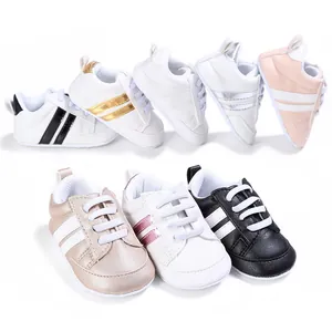 Zapatillas suaves para bebés de 0 a 1 año en varios colores y estilos deportivos.