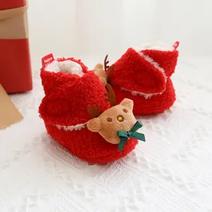 Rote Weihnachts-Babyschuhe mit süßem Rentier-Detail und sehr warmem Fleece-Futter