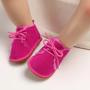 Warme pinkfarbene Baby-Laufschuhe mit gemütlichem Fleece-Futter und Gummisohlen
