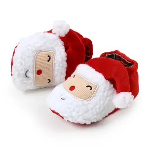 Gemütliche rote Weihnachts-Babyschuhe mit weichem Fleece-Besatz für wohlige Winterwärme