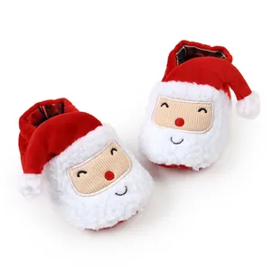 Weiche Weihnachtsmann-Babystiefel mit warmem Plüschfutter und festlicher Stickerei