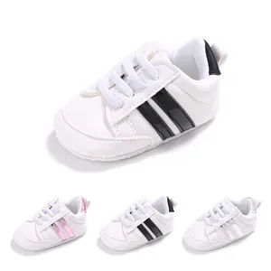 Zapatillas suaves de bebé en rosa, negro y plateado para niños de 0 a 1 año de edad.
