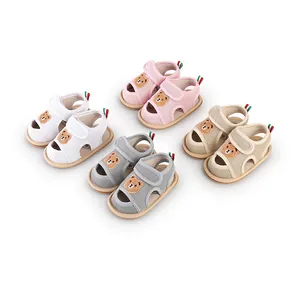 Atmungsaktive Baby-Sommersandalen mit Bären-Cartoon-Flicken und rutschfester Sohle