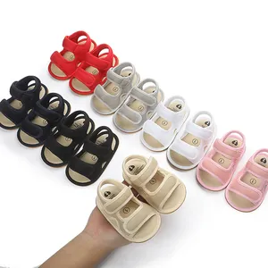 Vielfalt an bunten Baby-Netzsandalen mit rutschfester Gummisohle für den Sommerlauf