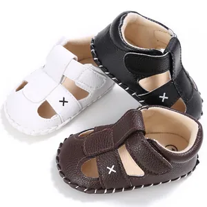 Drei Farben weiche Baby-Sandalen aus Kunstleder für den Sommer