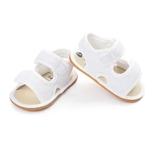 Weiße atmungsaktive Mesh-Babysandalen mit rutschfester Gummisohle und Klettverschluss