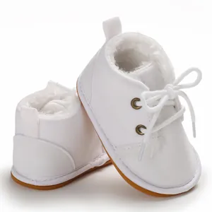 Weiße Baby-Lernlaufschuhe mit weichem Fellfutter und robuster Antirutsch-Sohle