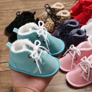 Mehrfarbige warme Baby-Lauflernschuhe mit weichem Fellfutter und rutschfesten Gummisohlen