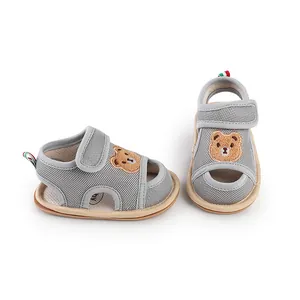 Graue atmungsaktive Baby-Sandalen mit süßem Bären-Patch und rutschfester Sohle