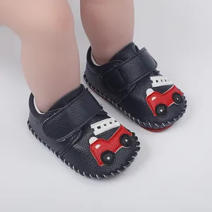 Chaussures de marche bébé bleu marine avec motif camion de pompiers et semelle antidérapante