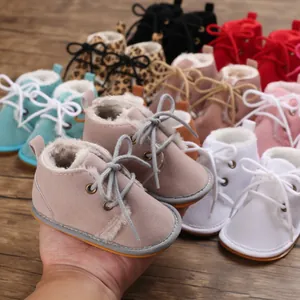 Weiche, pelzgefütterte Baby-Winterstiefel mit rutschfester Gummisohle und Schnürverschluss