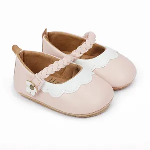 Rosa Baby Mary Jane Lauflernschuhe mit weißem Wellenrand und hübscher Blumenverzierung