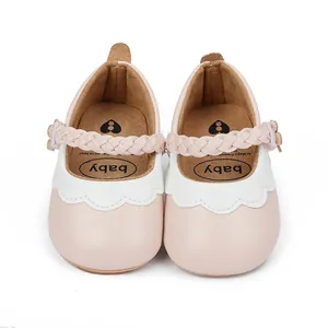 Weiche rosa Lauflernschuhe für Babys mit geflochtenem Riemen und gewelltem Rand Design