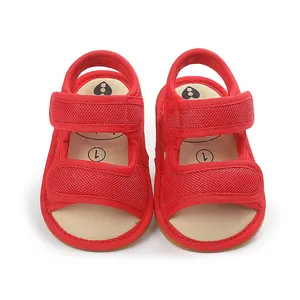Rote Mesh-Babysandalen mit Klettverschluss und weicher rutschfester Sohle, Draufsicht