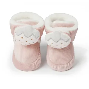Rosa Baby-Stiefel aus Cord mit weichem Plüschfutter und süßem Wolken-Zierelement