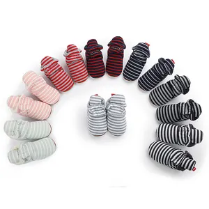 Sélection de bottines d'hiver rayées pour bébé avec une doublure en polaire douce