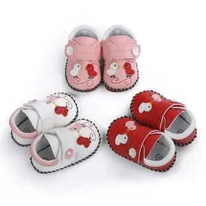 Zapatos de bebé para primeros pasos con bordado de pájaros en tres colores vivos