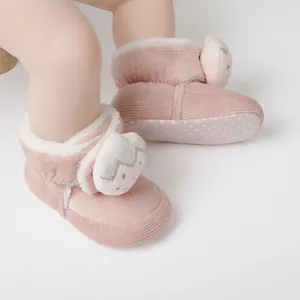 Detailansicht rosa Baby-Stiefeletten aus Cord mit weichem Fleecefutter und Tiermotiv
