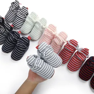 Variété de bottes d'hiver rayées pour bébé avec doublure polaire pour le confort