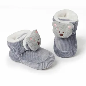 Bequeme blaue Baby-Laufschuhe aus Cord mit süßer Plüschbären-Dekoration für den Winter