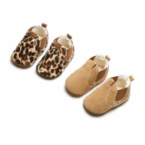 Chaussures de marche hiver bébé en imprimé léopard et daim avec doublure polaire douce