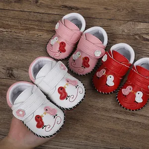 Zapatos de bebé hechos a mano con suelas antideslizantes y bordado de pajaritos