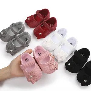Scarpine da principessa neonata con suola morbida, colori assortiti e strappo