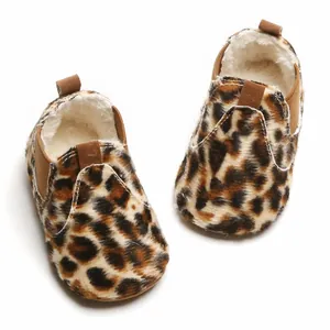 Chaussures bébé souples imprimé léopard avec doublure peluche chaude pour hiver